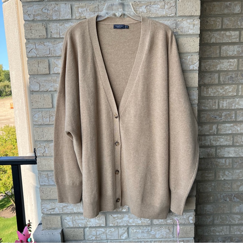 Vineyard Vines Oversized Merino Cardigan
Sweater in Camel Heather